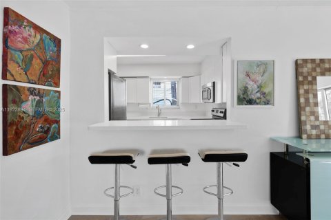 Condominio en alquiler en Miami Beach, Florida, 3 dormitorios, 113.34 m2 № 1983047 - foto 9