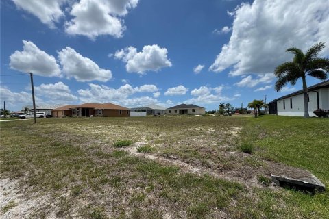 Terrain à Cape Coral, Floride № 2166705