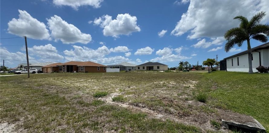 Terrain à Cape Coral, Floride № 2166705
