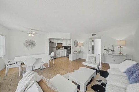 Copropriété à vendre à Lauderdale-by-the-Sea, Floride: 1 chambre, 64.1 m2 № 2146995 - photo 24
