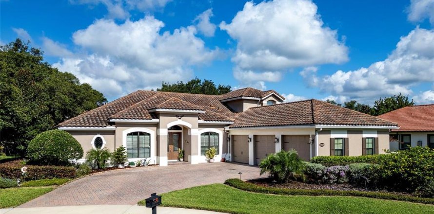 House in Sanford, Florida 5 bedrooms, 349.68 sq.m. № 1253685