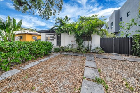Immobilier commercial à vendre à Miami, Floride: 73.58 m2 № 2176606 - photo 6