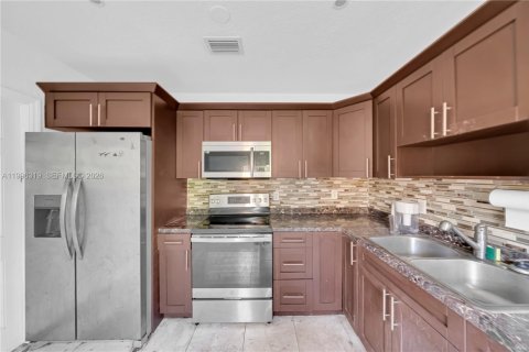 Immobilier commercial à vendre à Miami, Floride: 73.58 m2 № 2176606 - photo 11