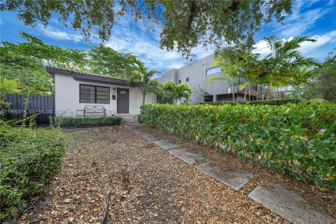 Immobilier commercial à Miami, Floride 73.58 m2 № 2176606