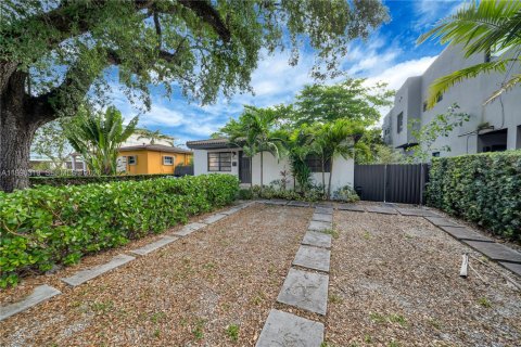 Immobilier commercial à vendre à Miami, Floride: 73.58 m2 № 2176606 - photo 3