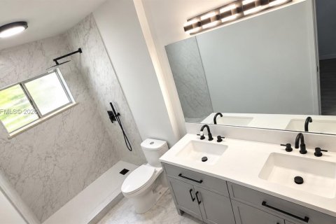 House in Miami, Florida 3 bedrooms, 105.91 sq.m. № 2401316 - photo 10