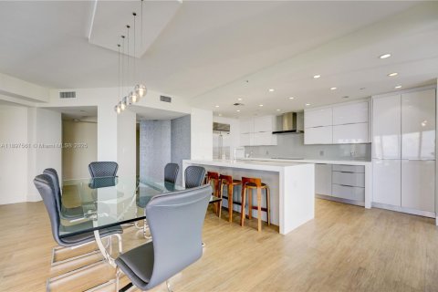 Condo in Aventura, Florida, 2 bedrooms  № 1951612 - photo 11