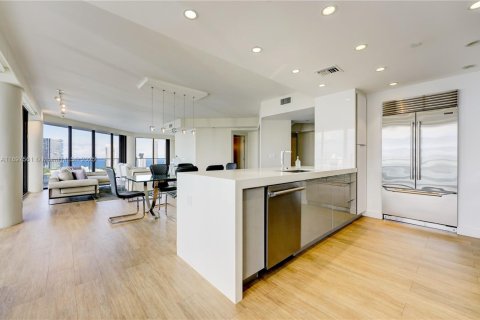 Condo in Aventura, Florida, 2 bedrooms  № 1951612 - photo 16