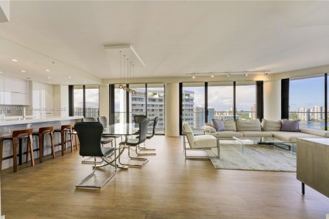 Condo in Aventura, Florida, 2 bedrooms  № 1951612 - photo 4