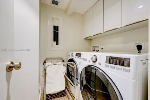 Condo in Aventura, Florida, 2 bedrooms  № 1951612 - photo 24