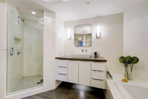Condo in Aventura, Florida, 2 bedrooms  № 1951612 - photo 21