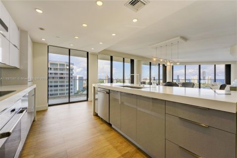 Condo in Aventura, Florida, 2 bedrooms  № 1951612 - photo 17