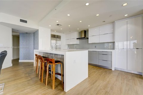 Condo in Aventura, Florida, 2 bedrooms  № 1951612 - photo 13
