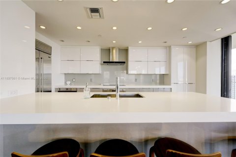 Condo in Aventura, Florida, 2 bedrooms  № 1951612 - photo 14