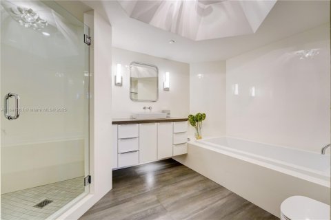 Condo in Aventura, Florida, 2 bedrooms  № 1951612 - photo 23