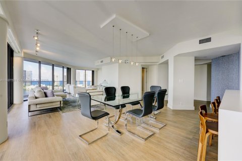 Condo in Aventura, Florida, 2 bedrooms  № 1951612 - photo 8