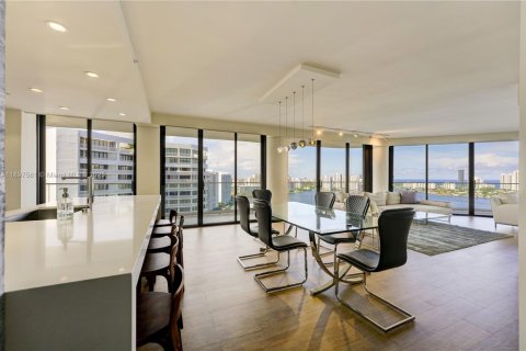Condo in Aventura, Florida, 2 bedrooms  № 1951612 - photo 9