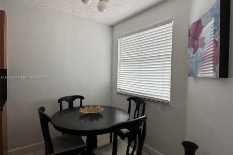 Condo in Doral, Florida, 1 bedroom  № 1822104 - photo 5