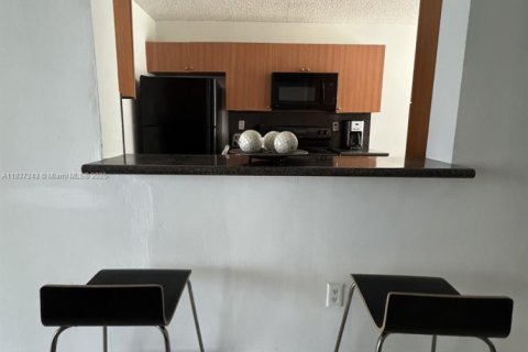 Condo in Doral, Florida, 1 bedroom  № 1822104 - photo 3