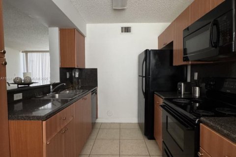 Condo in Doral, Florida, 1 bedroom  № 1822104 - photo 4