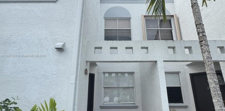 Condo in Doral, Florida, 1 bedroom № 1822104