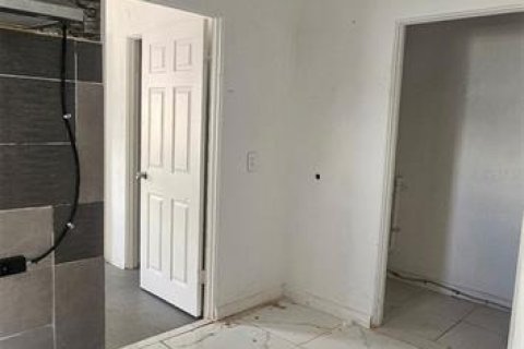Commercial property in Orlando, Florida 20775 bedrooms, 144.56 sq.m. № 2100693 - photo 12