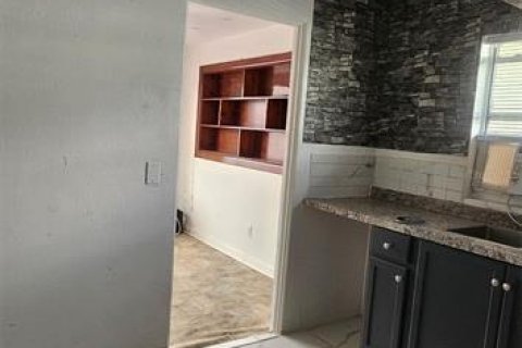 Commercial property in Orlando, Florida 20775 bedrooms, 144.56 sq.m. № 2100693 - photo 14