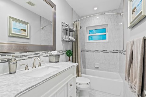 House in Oakland Park, Florida 3 bedrooms, 173.36 sq.m. № 2041326 - photo 17