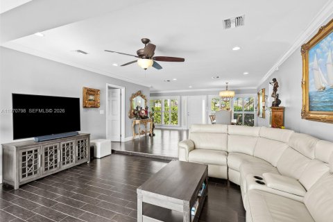 House in Oakland Park, Florida 3 bedrooms, 173.36 sq.m. № 2041326 - photo 8