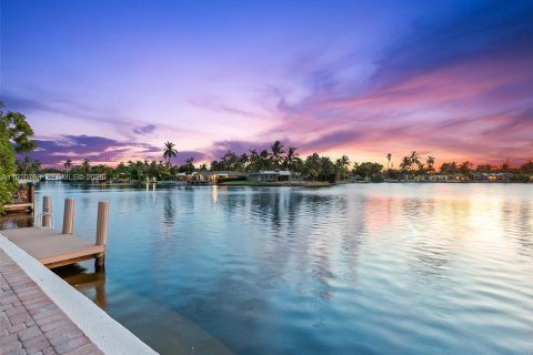 House in Oakland Park, Florida 3 bedrooms, 173.36 sq.m. № 2041326 - photo 21