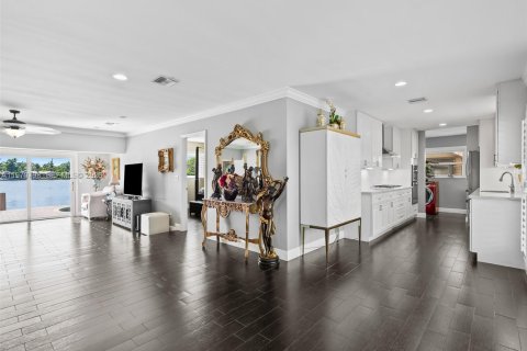 House in Oakland Park, Florida 3 bedrooms, 173.36 sq.m. № 2041326 - photo 4