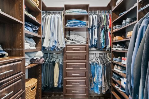 House in Oakland Park, Florida 3 bedrooms, 173.36 sq.m. № 2041326 - photo 13