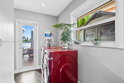 House in Oakland Park, Florida 3 bedrooms, 173.36 sq.m. № 2041326 - photo 18