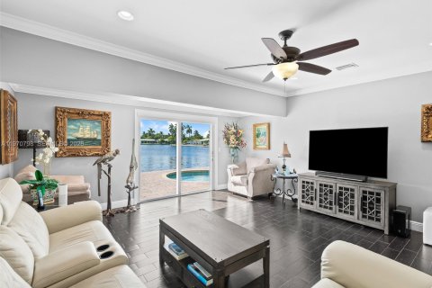 House in Oakland Park, Florida 3 bedrooms, 173.36 sq.m. № 2041326 - photo 7