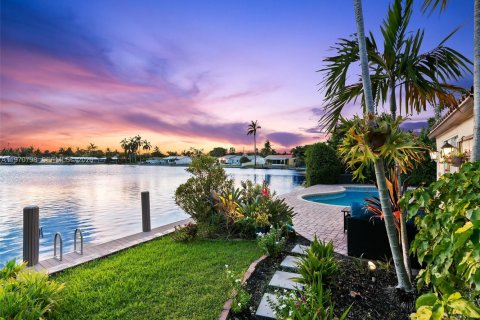 House in Oakland Park, Florida 3 bedrooms, 173.36 sq.m. № 2041326 - photo 20