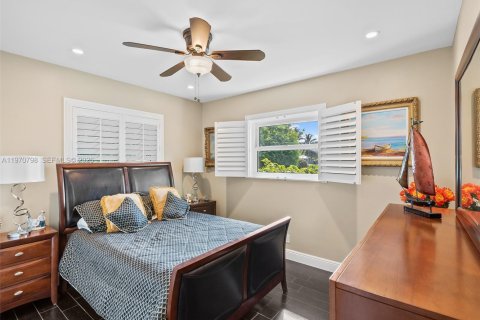 House in Oakland Park, Florida 3 bedrooms, 173.36 sq.m. № 2041326 - photo 15