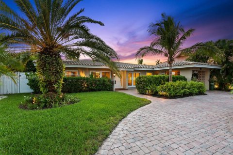 House in Oakland Park, Florida 3 bedrooms, 173.36 sq.m. № 2041326