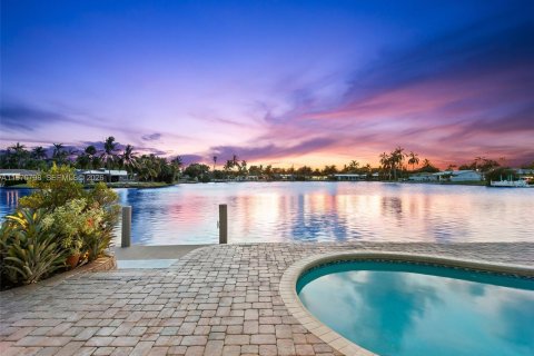 House in Oakland Park, Florida 3 bedrooms, 173.36 sq.m. № 2041326 - photo 23