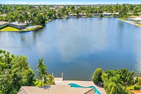 House in Oakland Park, Florida 3 bedrooms, 173.36 sq.m. № 2041326 - photo 26