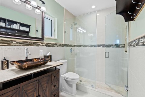 House in Oakland Park, Florida 3 bedrooms, 173.36 sq.m. № 2041326 - photo 14