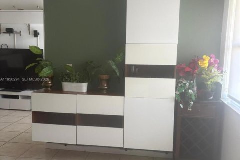 Купить таунхаус в Майами, Флорида 2 спальни, 93.37м2, № 2010557 - фото 12