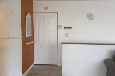 Купить таунхаус в Майами, Флорида 2 спальни, 93.37м2, № 2010557 - фото 11