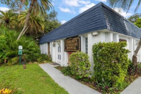 Commercial property in Largo, Florida 532.33 sq.m. № 2377923