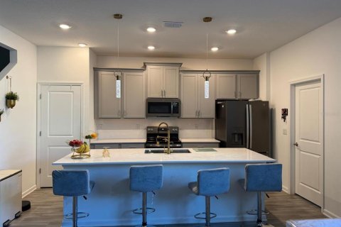 Touwnhouse à vendre à Kissimmee, Floride: 4 chambres, 185.8 m2 № 2405231 - photo 2