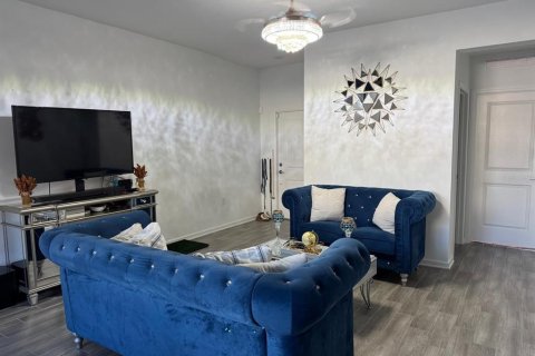 Touwnhouse à vendre à Kissimmee, Floride: 4 chambres, 185.8 m2 № 2405231 - photo 3
