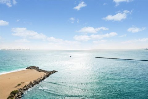 Condo in Fort Lauderdale, Florida, 2 bedrooms  № 1896383 - photo 3