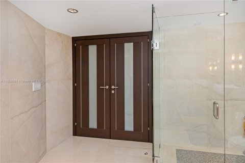 Condo in Fort Lauderdale, Florida, 2 bedrooms  № 1896383 - photo 19