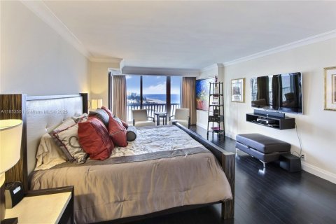 Condo in Fort Lauderdale, Florida, 2 bedrooms  № 1896383 - photo 17