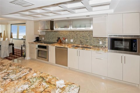 Condo in Fort Lauderdale, Florida, 2 bedrooms  № 1896383 - photo 13