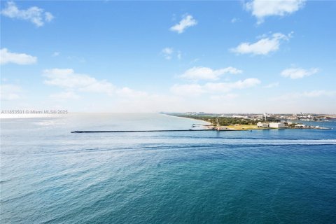 Condo in Fort Lauderdale, Florida, 2 bedrooms  № 1896383 - photo 4